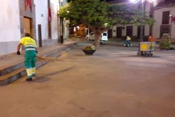  Limpieza retira decenas de toneladas de residuos de la Noche de San Juan en Telde/TA.